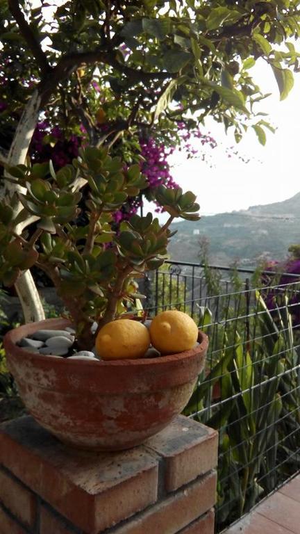 Franca'S Apartment Taormina Exterior photo